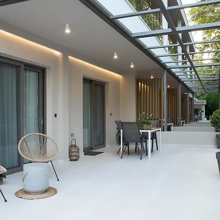 Olympus מלון דירות 4*