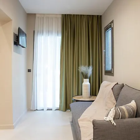 Olympus פראליה פנטליימונוס