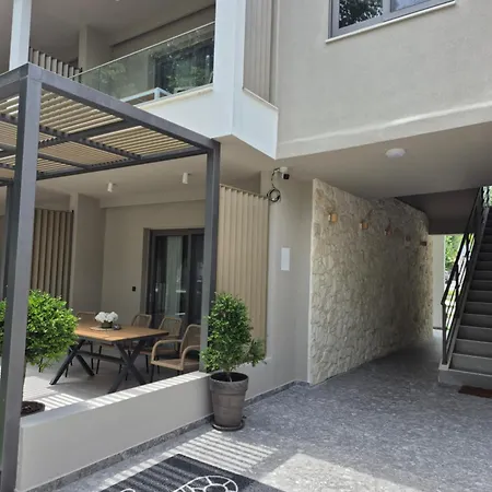 Olympus פראליה פנטליימונוס